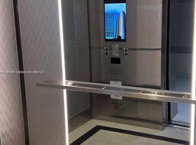 Building Photo - 20379 W Country Club Dr