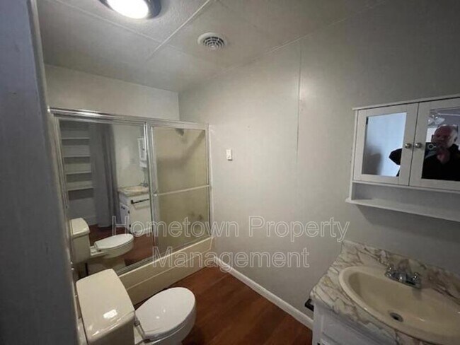 Building Photo - 406 N Front St