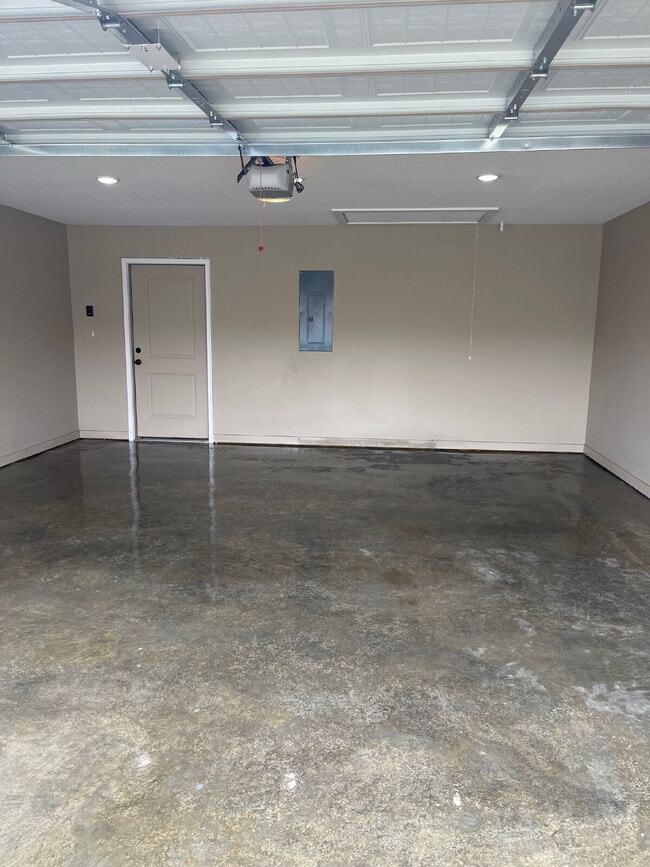Building Photo - Charming 3-Bedroom Home with 2 Full Baths ...