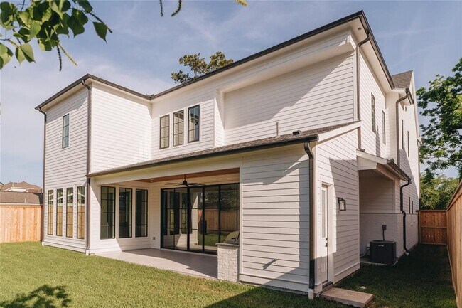 Building Photo - 1522 Woodcrest Dr