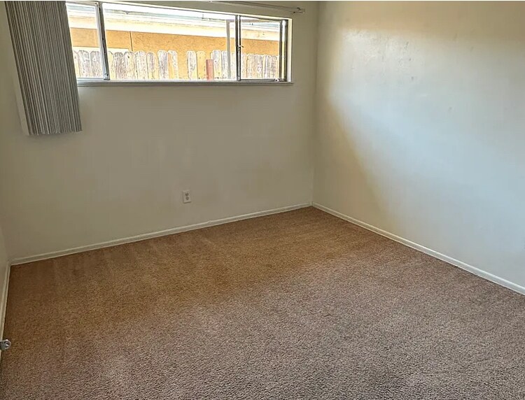 Building Photo - 4640 Clairemont Dr