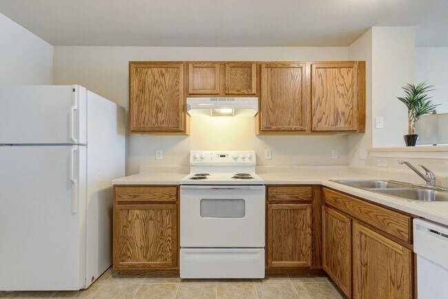 Building Photo - Two Bedroom, Two Bathroom Townhome near La...