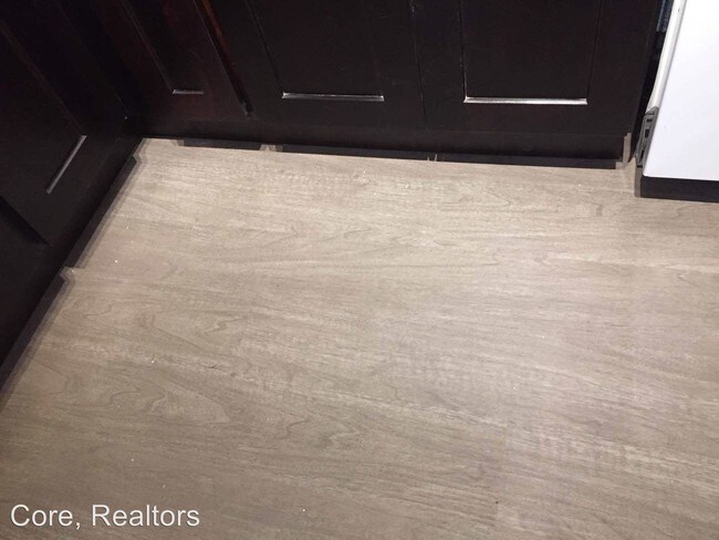 Building Photo - 8915 N Ivanhoe St