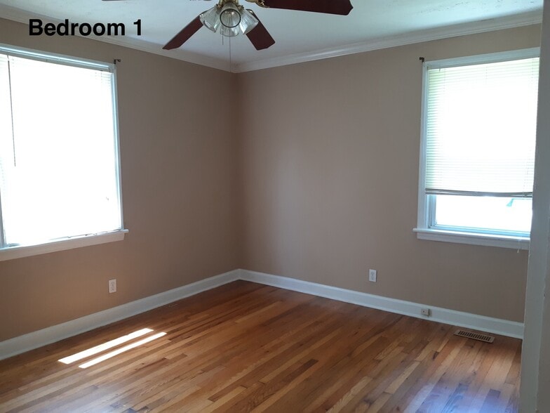 Building Photo - 105 Meadowbrook St