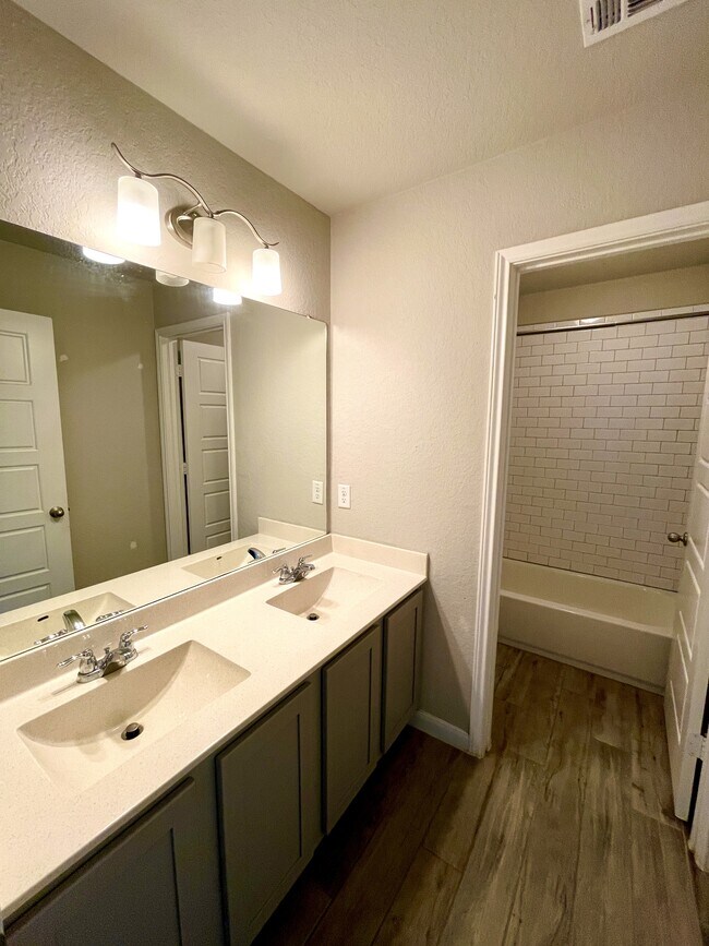 Building Photo - 15306 Comanche Grv
