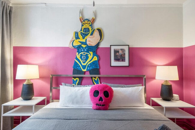 Building Photo - 3553 N Racine Ave