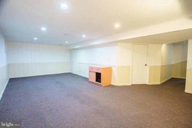 Building Photo - 5205 Saratoga Ave