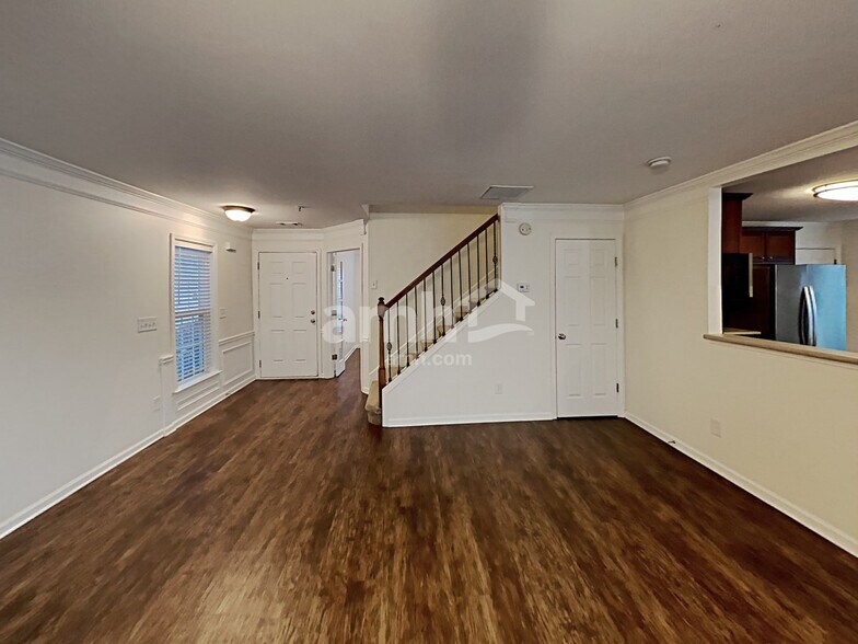 Building Photo - 325 Balaban Cir