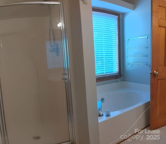 Building Photo - 3704 Wilshire Ln