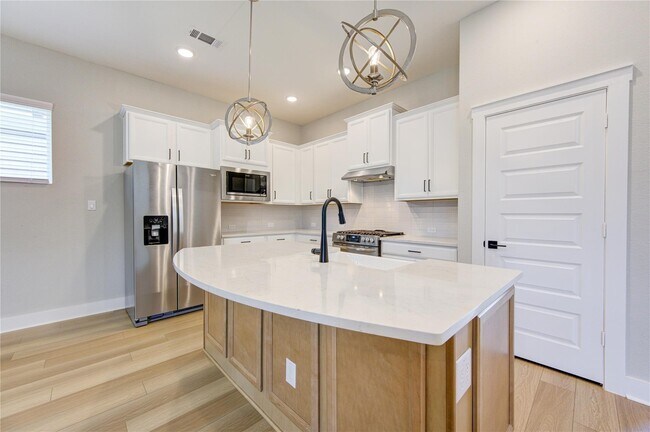 Building Photo - 18515 Parkland Row Dr