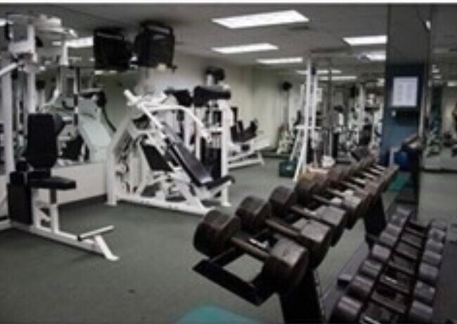 Building Photo - 77 Pond Ave