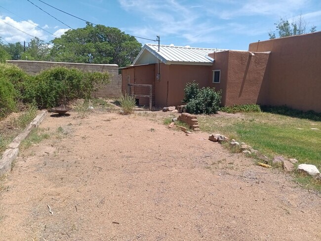 Building Photo - Stunning 3-bedroom, 2-bathroom home! Comin...