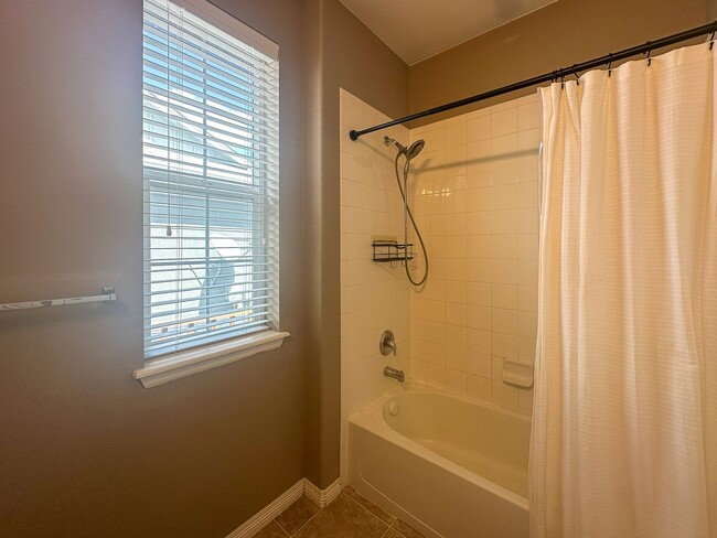 Building Photo - 4bd house in a heart of Dove Village!