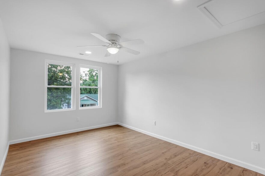 Building Photo - 309 Burnside St