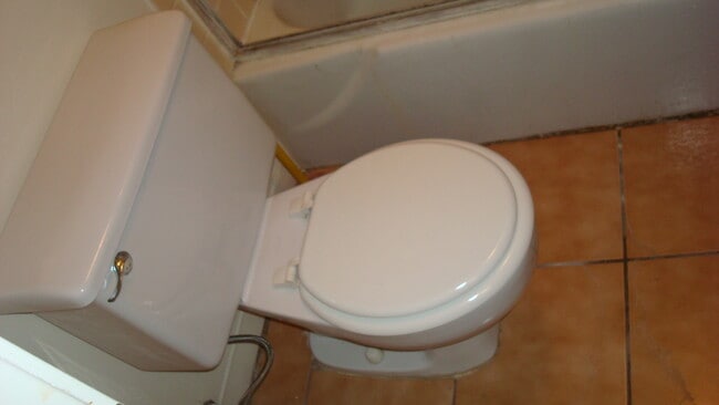 Building Photo - PARTLY FURNISHED STUDIO 1 BATH