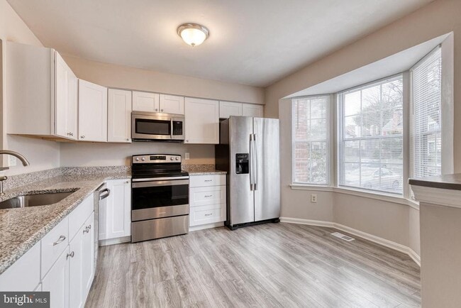 Building Photo - 3 Greenshire Ln