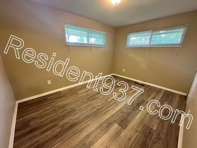 Building Photo - 3 Bed 2 bath Home