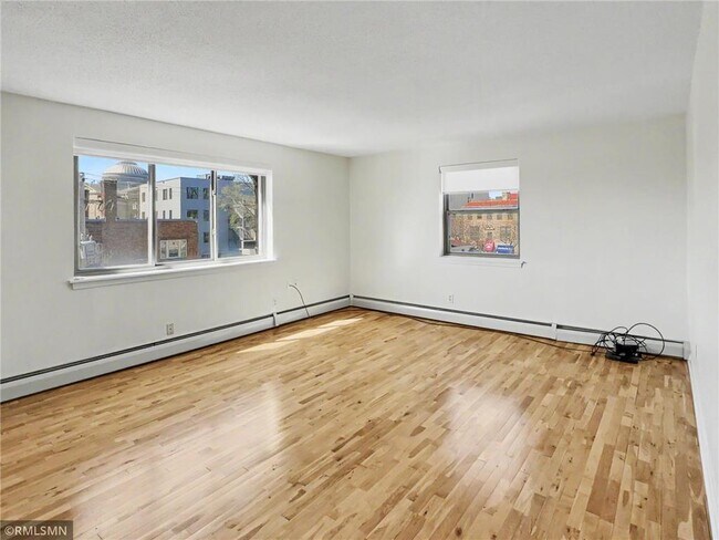 Building Photo - 2727 W 43rd St