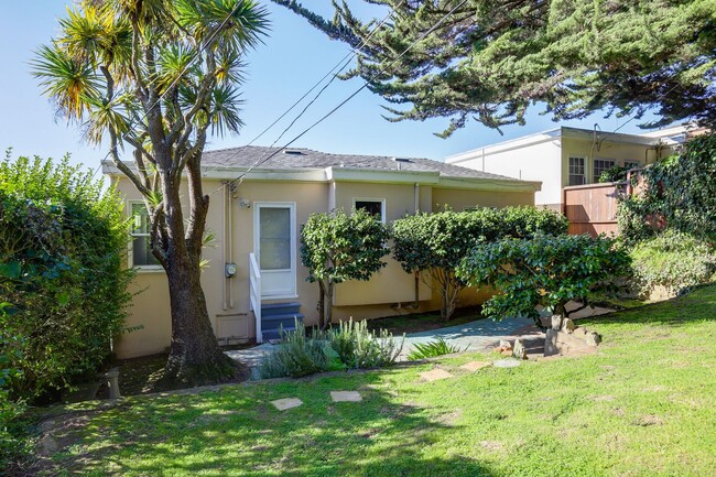 Building Photo - 3 Bed / 2 Bath charming home in upscale neighborhood near Glen Park. YouTube Tour!!