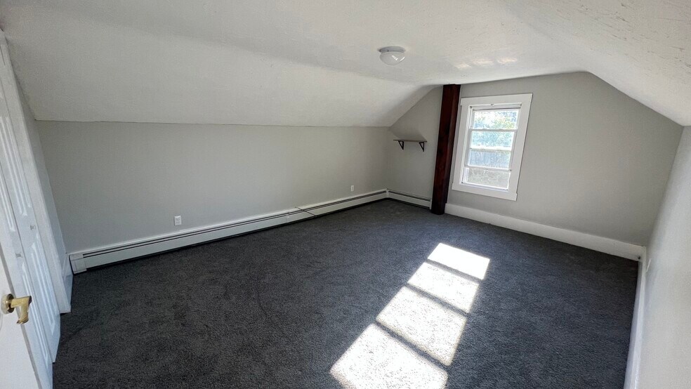 Bedroom 2 Master - 14 Main St