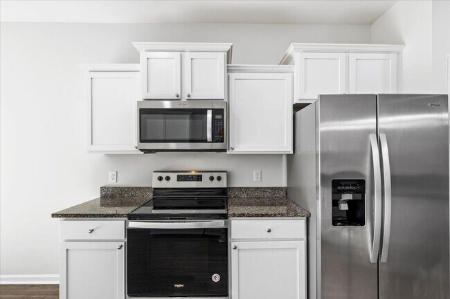 Building Photo - The Commons Stunning Townhome - 3 Bed 2.5 ...