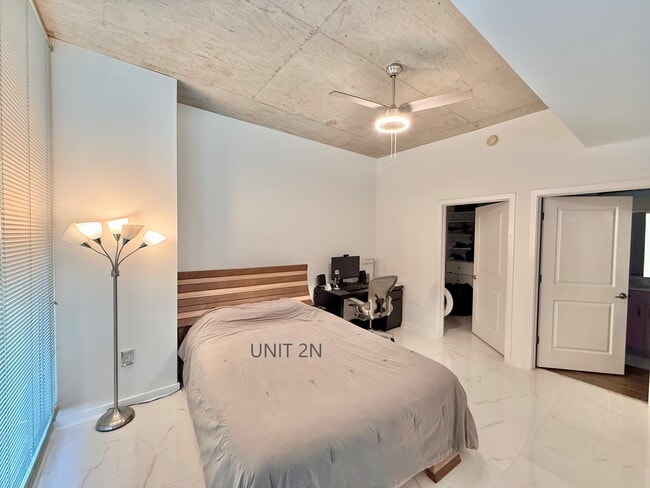 Building Photo - 5925 Almeda Rd