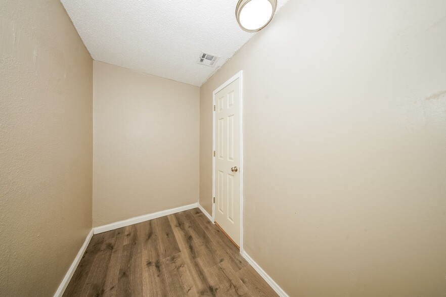 Building Photo - 2329 SW Tulane Ave