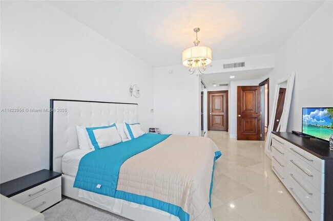 Building Photo - 17875 Collins Ave