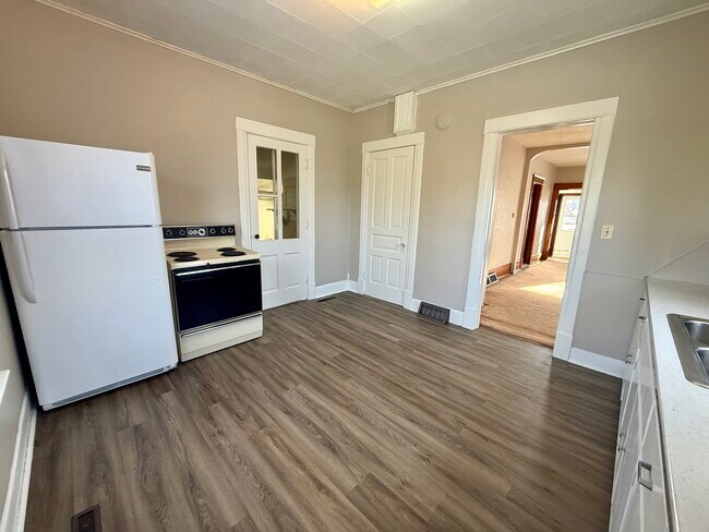 Kitchen - 107 Clark St
