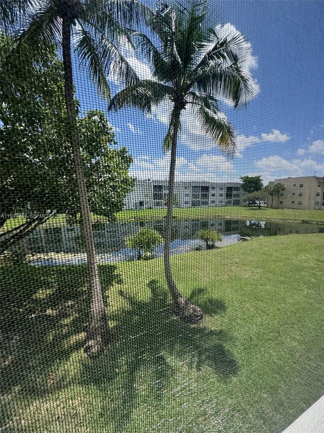 Building Photo - 8450 Sunrise Lakes Blvd