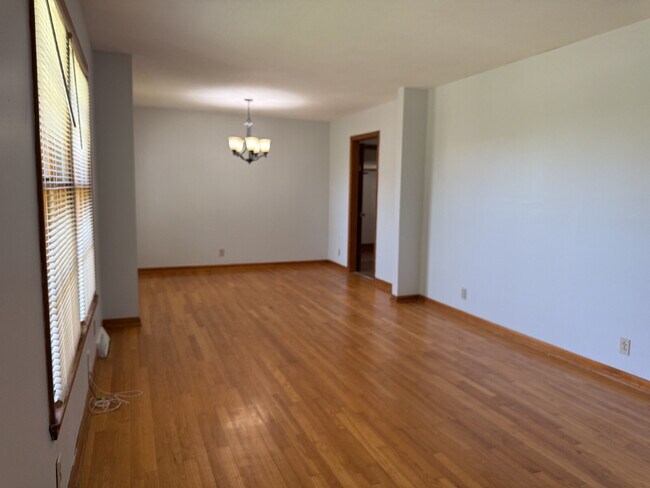 Building Photo - "Discover Comfort and Space: Charming 3-Bed, 2-Bath Home in Huntsville's Heart - 1808 Sq. Ft. of ...