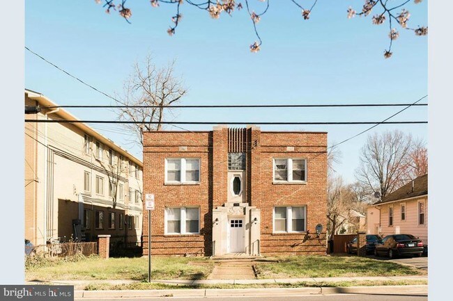 Primary Photo - 4104 Queensbury Rd