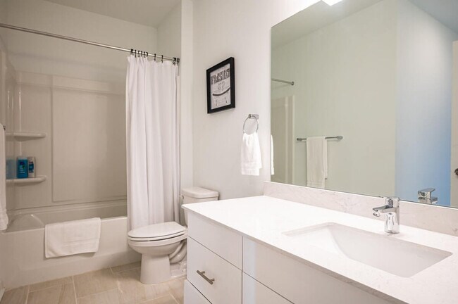 Building Photo - 525 Parkway Dr NE