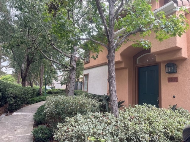 Building Photo - 2401 Ladrillo Aisle