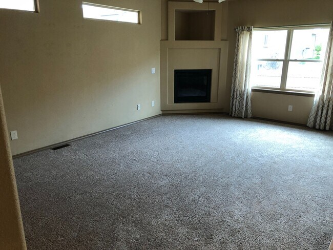 Building Photo - Ranch Style 4 Bedroom Home in Cordera...sh...