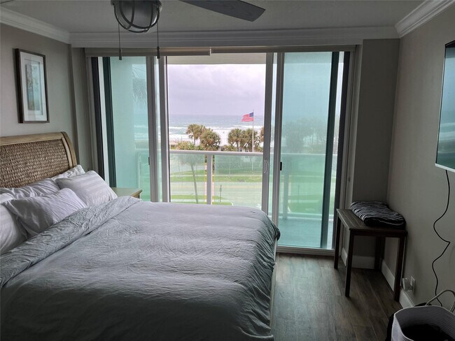 Building Photo - 333 NE 21st Ave