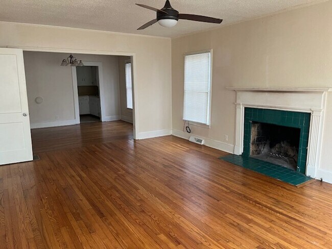 Building Photo - Walking Distance to Winthrop