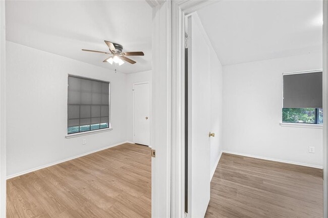 Building Photo - 914 Peggotty Pl