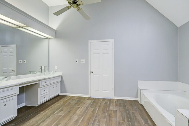 Building Photo - 7403 Manor Bridge Ct