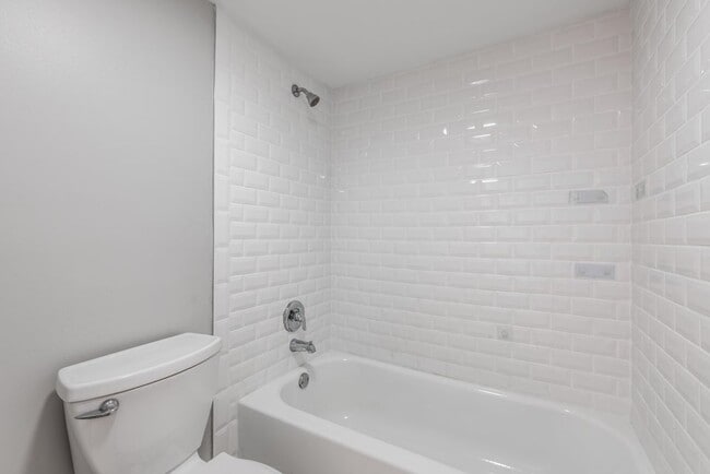 Building Photo - 117 1st Way