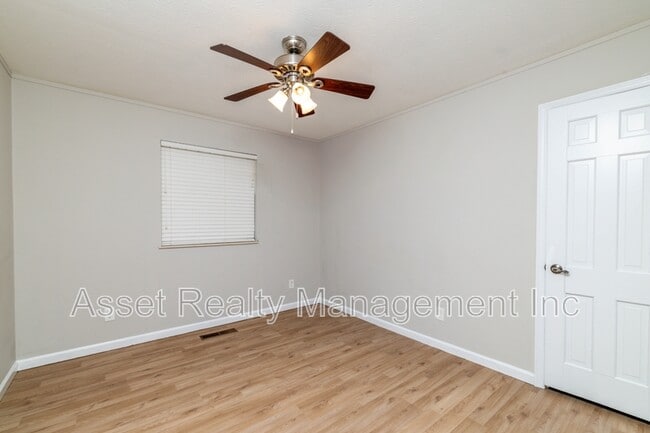 Building Photo - 11719 S Williamsburg Dr