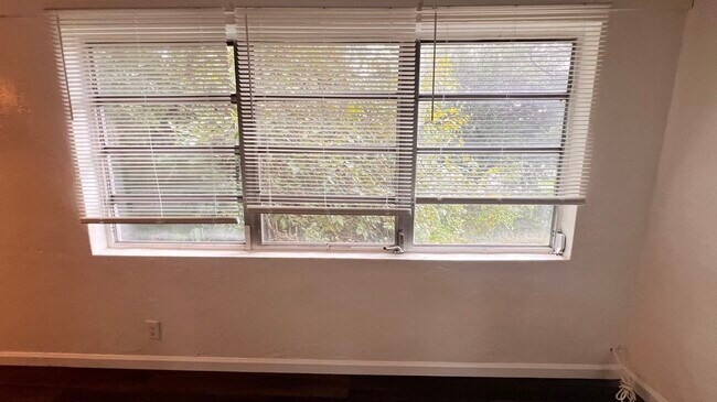 Building Photo - 2217 W 39th-