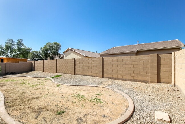 Building Photo - 8842 W Hilton Ave