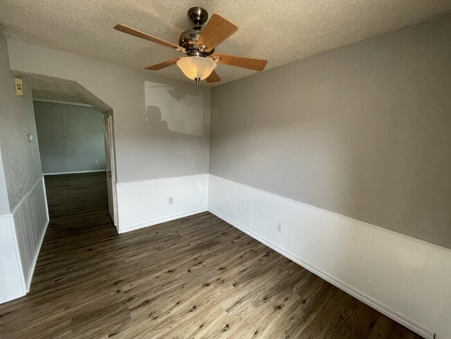 Building Photo - 3-Bed, 2.5 Bath Condo