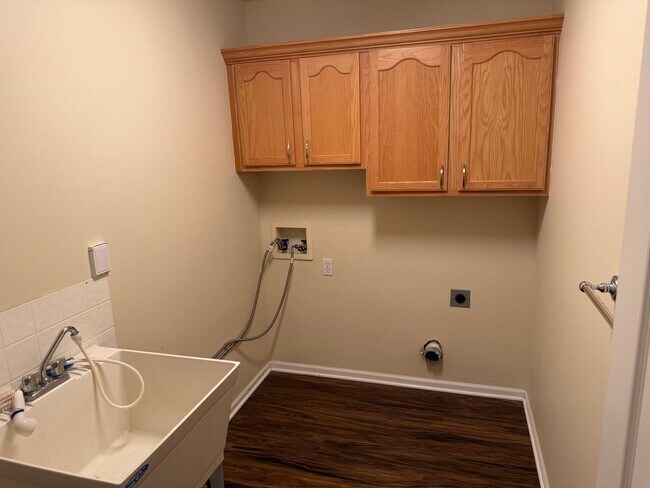 Building Photo - 509 Amazon Dr