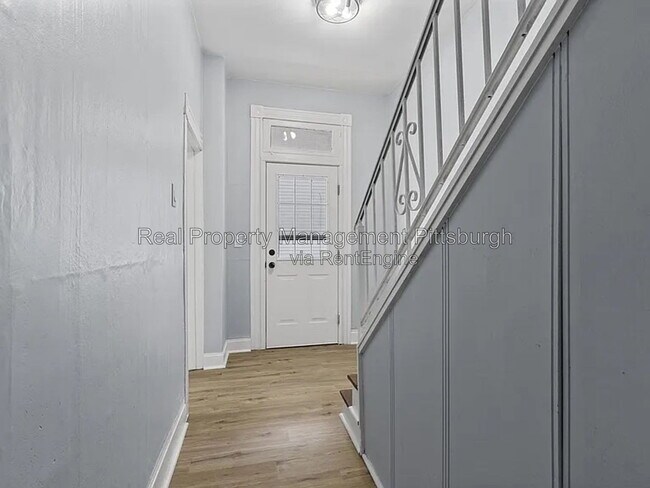 Building Photo - 2721 Cobden St