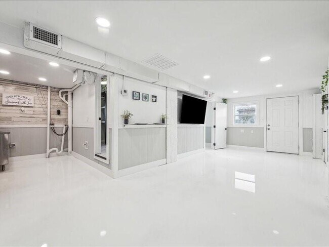 Building Photo - 85 Bayou Vista Dr