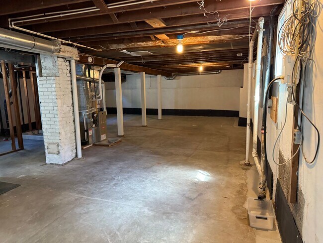Building Photo - 2BR + Office Seward Park Home w/ A/C & 125...