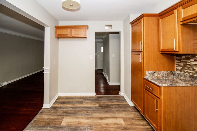 Building Photo - 15517 Shirley Ave