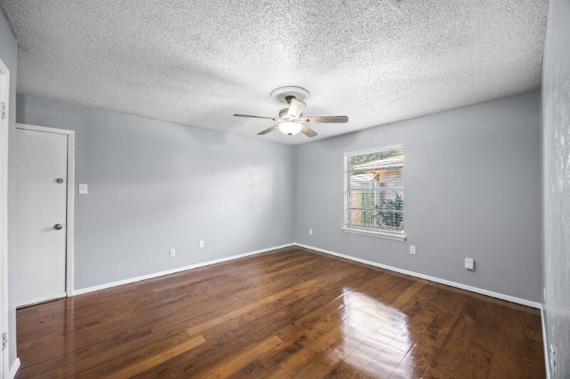 Building Photo - 2208 Viewtop Ln